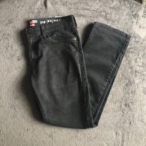 Black Levi’s jeans